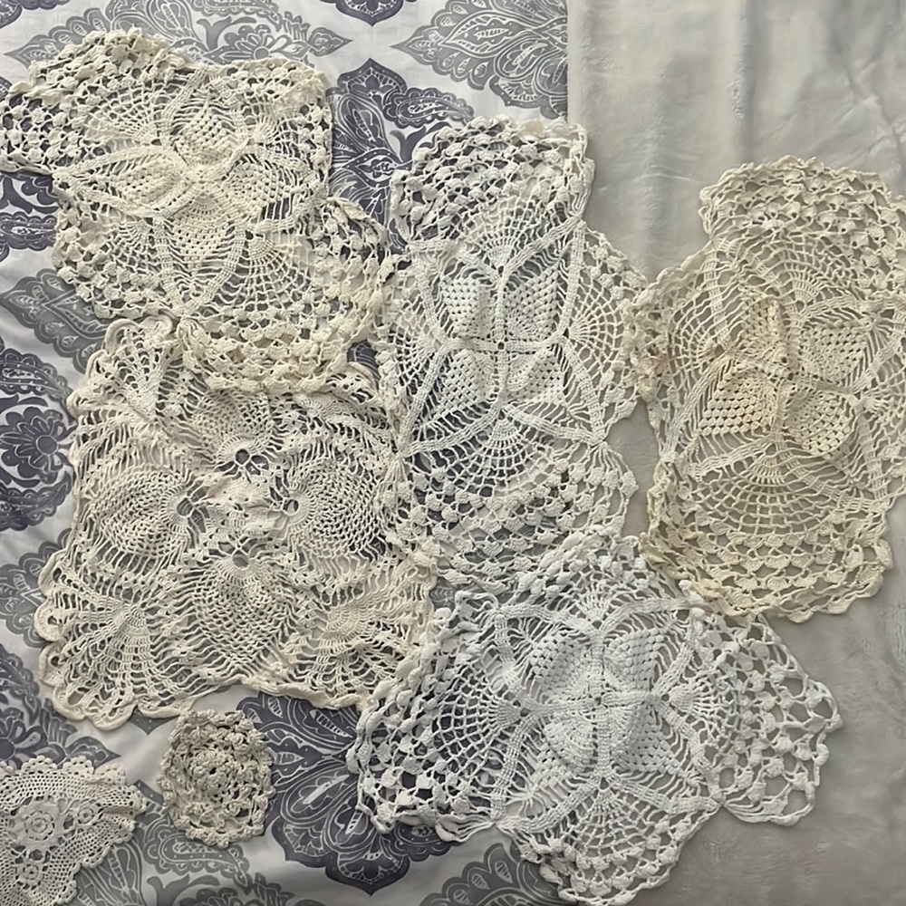 Vintage Bundle of crochet Doily’s